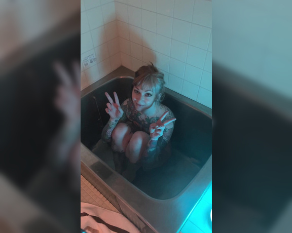 GoAskAlex aka goaskalex - 11-29-2023 OnlyFans Video - Bathtubs in Japan are small but mighty