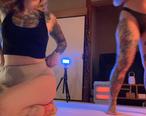 GoAskAlex aka goaskalex - 11-29-2023 OnlyFans Video - Yoga More like actually yah its just yoga Travelling can be so hard on the body