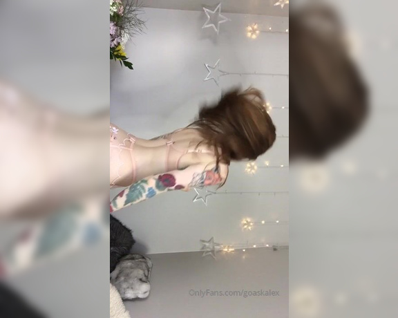 GoAskAlex aka goaskalex - 07-23-2019 OnlyFans Video - One of my favourite looks, and one of my most aesthetic Snapchat cumshows