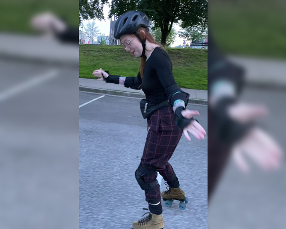 GoAskAlex aka goaskalex - 06-18-2020 OnlyFans Video - I have wanted to get roller skates for a LONG time and I finally borrowed a