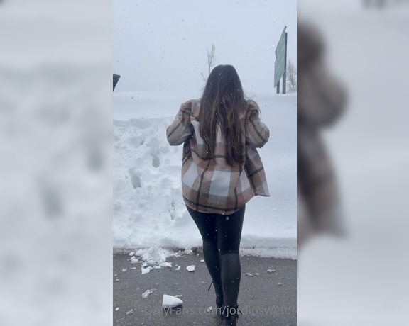 Jordinswetof aka jordinswetof - 04-03-2023 OnlyFans Video - There was a guy blowing snow but I dont think he noticed