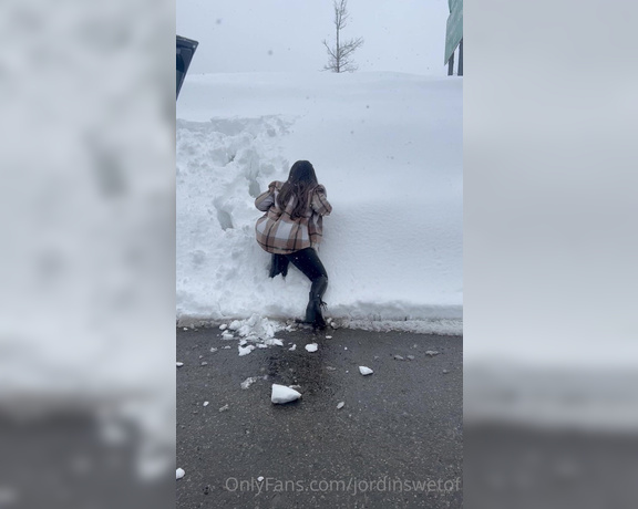 Jordinswetof aka jordinswetof - 04-03-2023 OnlyFans Video - There was a guy blowing snow but I dont think he noticed