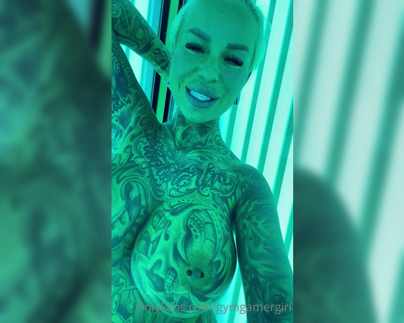 GymGamerGirl aka gymgamergirl - 01-06-2023 OnlyFans Video - My first time STANDING while tanning  just wanna share this funny happy moment with you