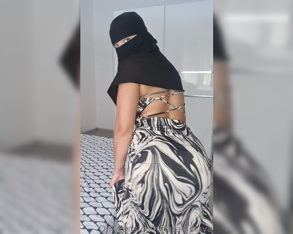 Haram_Inaya aka haram_inaya - 07-15-2023 OnlyFans Video - This dress is made for twerking