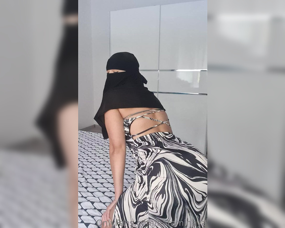 Haram_Inaya aka haram_inaya - 07-15-2023 OnlyFans Video - This dress is made for twerking