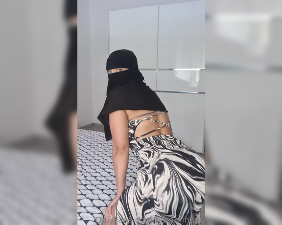 Haram_Inaya aka haram_inaya - 07-15-2023 OnlyFans Video - This dress is made for twerking