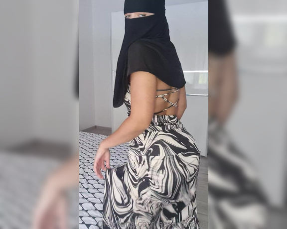 Haram_Inaya aka haram_inaya - 07-15-2023 OnlyFans Video - This dress is made for twerking