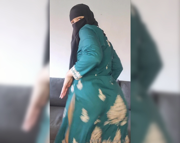 Haram_Inaya aka haram_inaya - 06-23-2024 OnlyFans Video - As promised, twerking sesh in kameez  bg video wearing this outfit next