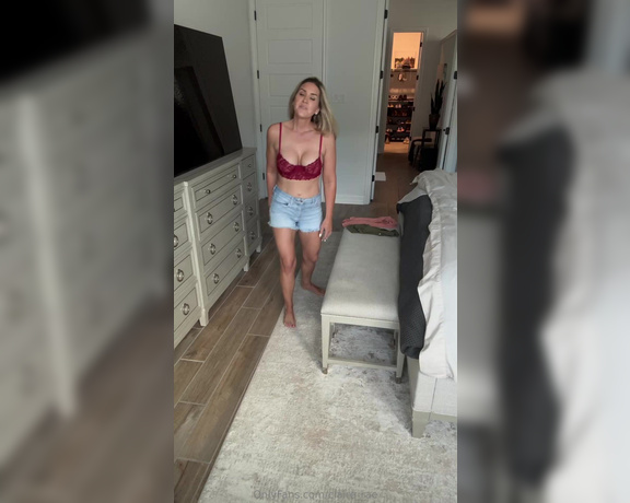 Claire Rae aka claire_rae - 10-05-2024 OnlyFans Video - Whos a fan of this bra