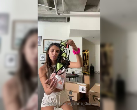 Gianna Dior aka giannadior - 10-19-2022 OnlyFans Video - unboxing all your presents love you all so much_huda