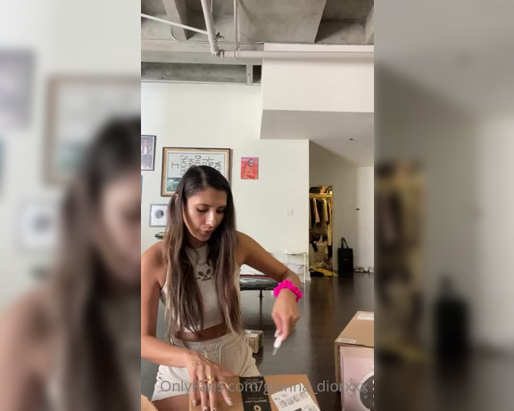 Gianna Dior aka giannadior - 10-19-2022 OnlyFans Video - unboxing all your presents love you all so much_huda