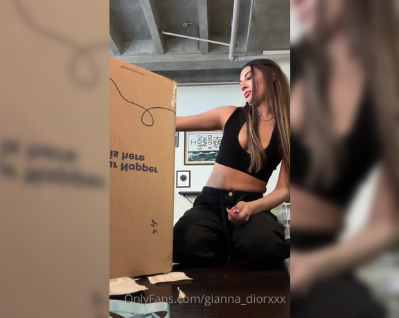 Gianna Dior aka giannadior - 12-13-2022 OnlyFans Video - wishlist unboxing love you guyssss_0idv