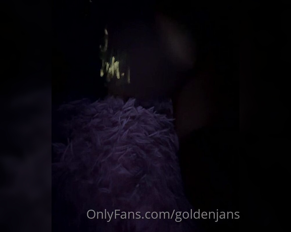 GoldenJans aka goldenjans - 10-17-2022 OnlyFans Video - Monday morning titties