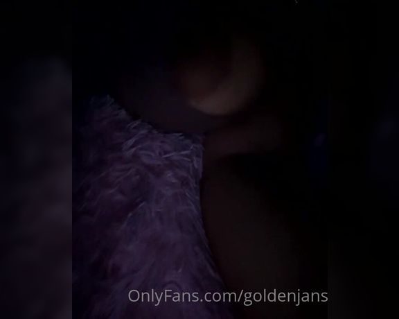 GoldenJans aka goldenjans - 10-17-2022 OnlyFans Video - Monday morning titties