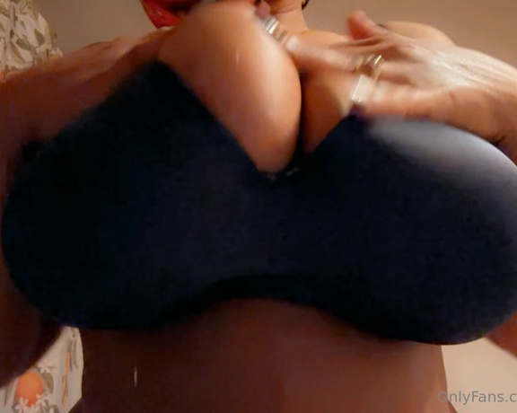 GoldenJans aka goldenjans - 12-24-2022 OnlyFans Video - Triple Titty reveal Merry Christmas EVE