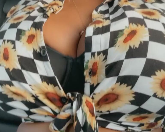 GoldenJans aka goldenjans - 06-21-2023 OnlyFans Video - Surprised my Uber for Titty Tuesday