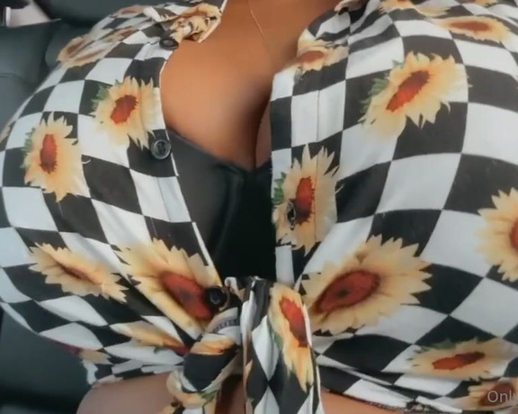 GoldenJans aka goldenjans - 06-21-2023 OnlyFans Video - Surprised my Uber for Titty Tuesday