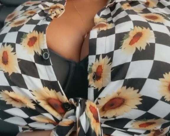 GoldenJans aka goldenjans - 06-21-2023 OnlyFans Video - Surprised my Uber for Titty Tuesday