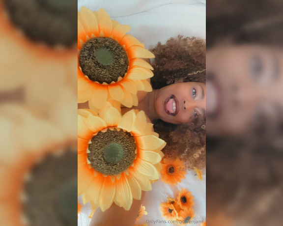 GoldenJans aka goldenjans - 01-13-2024 OnlyFans Video - I made a sunflower bra type thing lol