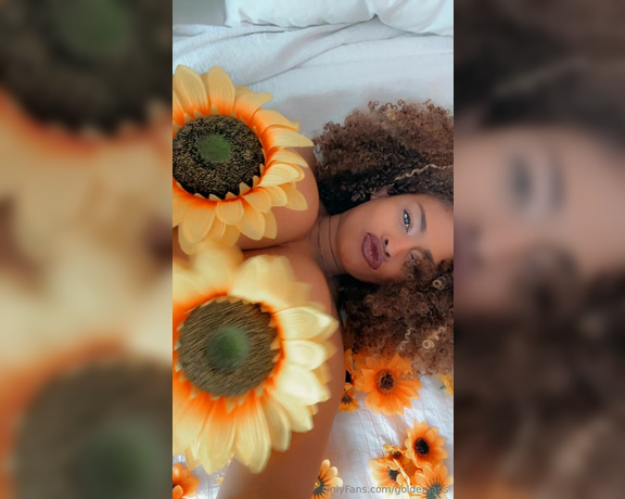 GoldenJans aka goldenjans - 01-13-2024 OnlyFans Video - I made a sunflower bra type thing lol