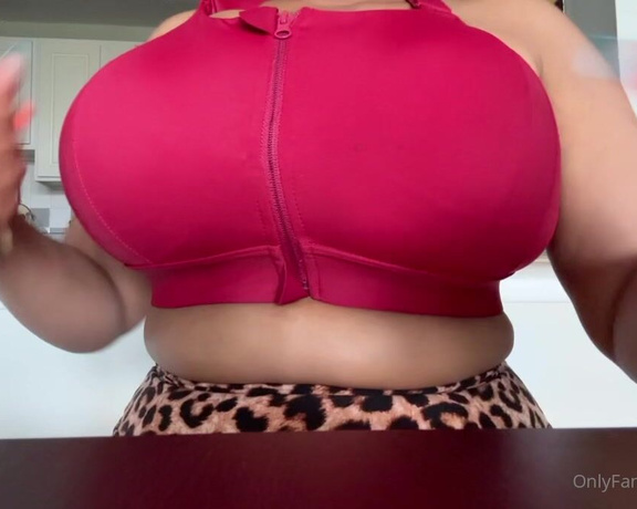 GoldenJans aka goldenjans - 05-17-2024 OnlyFans Video - Issa sports bra try on Jump test coming next_lqhx