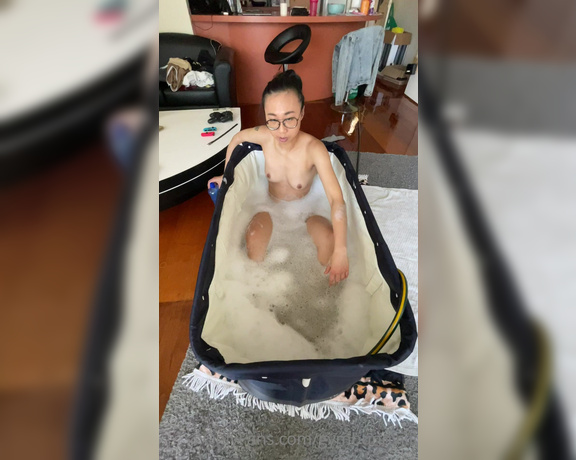 Jill Bunny aka jill_bunny - 11-08-2021 OnlyFans Video - I bought a portable bath