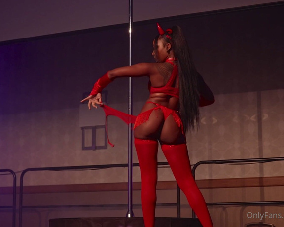 Kay Bear aka kayyybear - 06-01-2024 OnlyFans Video - Hi loves so heres the full recording of my burlesque performance from KimochiiCon a few weeks