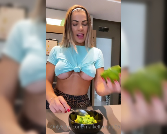 Maikelly Muhl aka maikellymuhl - 01-26-2021 OnlyFans Video - Fazer meu lanchinho  vem amor que preparo algo gostoso pra nós_ro71