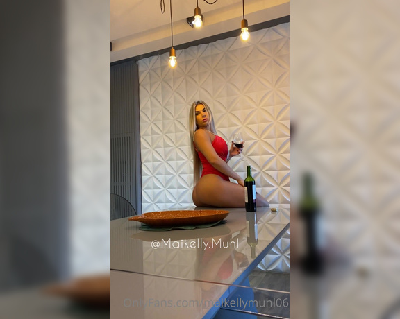 Maikelly Muhl aka maikellymuhl - 06-07-2022 OnlyFans Video - Um ótimo dia pra um bom vinho