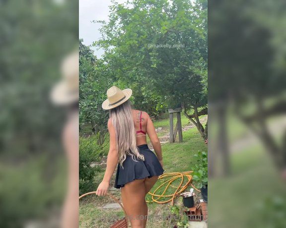 Maikelly Muhl aka maikellymuhl - 07-04-2023 OnlyFans Video - Dia de colher frutas no sítio