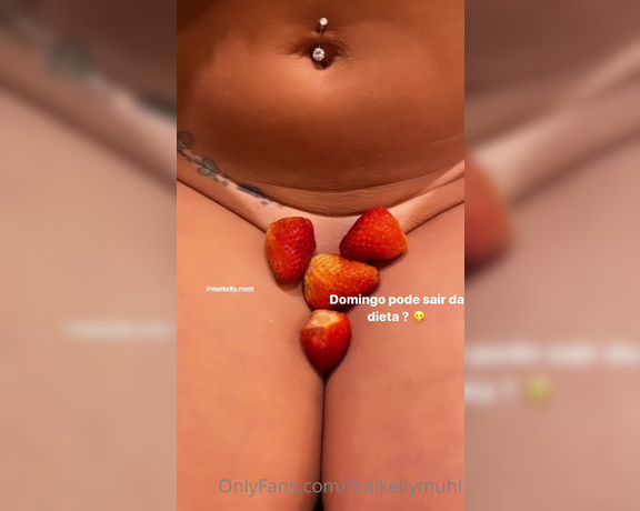 Maikelly Muhl aka maikellymuhl - 09-21-2020 OnlyFans Video - Domingo pode sair da dieta