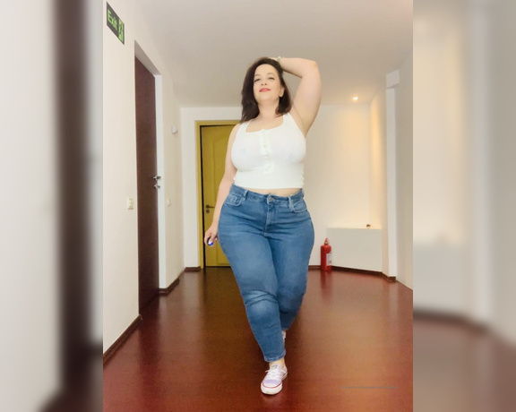 SweetheartMia aka sweetheartmiabbw - 06-22-2021 OnlyFans Video - Can you tell I like the way these jeans fit