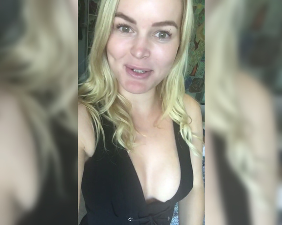 Elle Knox aka elleknox - 10-20-2017 OnlyFans Video - I am so excited for this Cheers to unlimited lesbian action