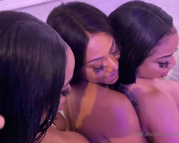 Doubledosetwinsxxx - New girl on girl orgy video is crazy sexy Check your messages or m 3C (04.07.2020)
