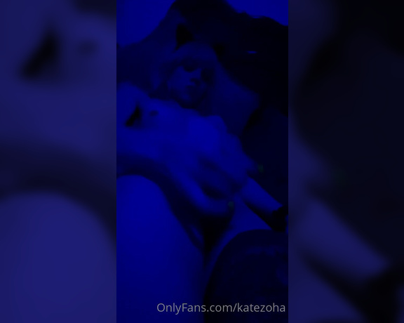 Katezoha - Cumming for you in the blue room! Zt (29.03.2021)