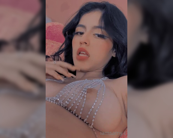 Iamsamy C aka iamsamy.c - 06-30-2022 OnlyFans Video - Qué tal crees que me queda este bra  da una buena vista  How do