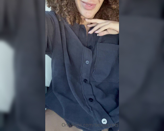 Beatrice Segreti aka beasecrets - 10-16-2021 OnlyFans Video - My dirty panties, do you want to have it I can send you at your address,