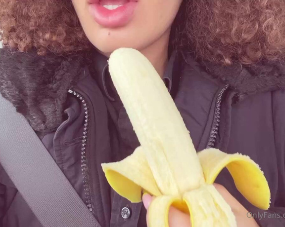 Beatrice Segreti aka beasecrets - 05-04-2022 OnlyFans Video - Your daily reminder to eat bananas to get all those good vitamins