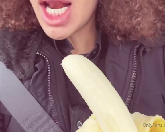 Beatrice Segreti aka beasecrets - 05-04-2022 OnlyFans Video - Your daily reminder to eat bananas to get all those good vitamins