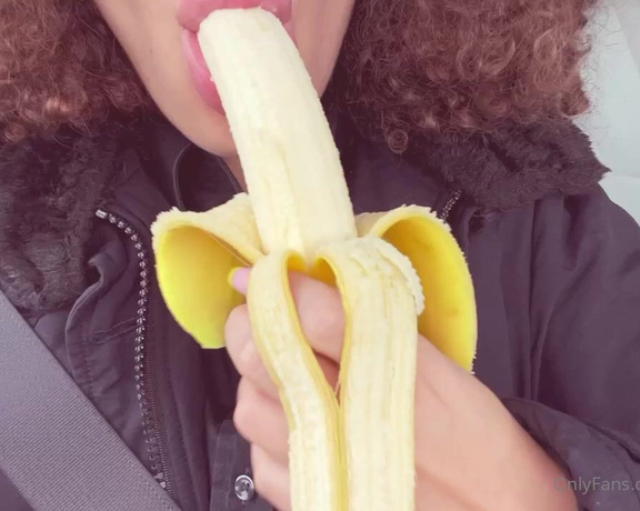 Beatrice Segreti aka beasecrets - 05-04-2022 OnlyFans Video - Your daily reminder to eat bananas to get all those good vitamins