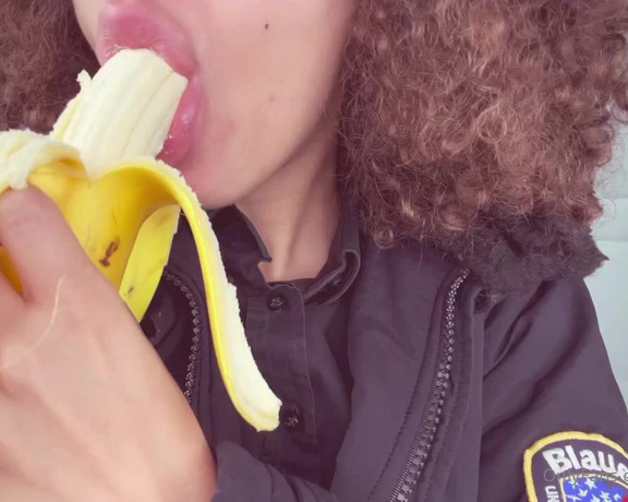 Beatrice Segreti aka beasecrets - 05-04-2022 OnlyFans Video - Your daily reminder to eat bananas to get all those good vitamins