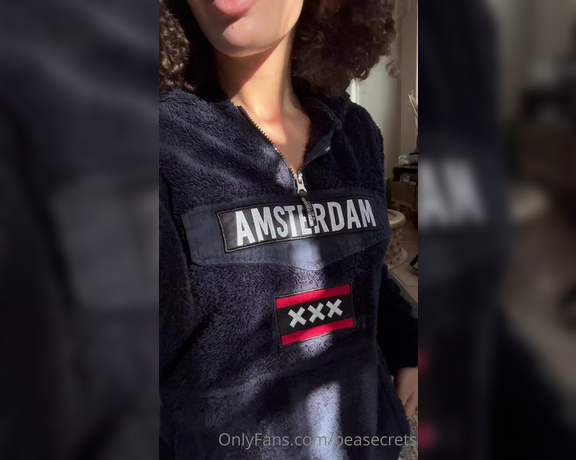 Beatrice Segreti aka beasecrets - 02-01-2023 OnlyFans Video - Thanks, Amsterdam, for allowing me just to wear this jumper and be naked underneath  Grazie