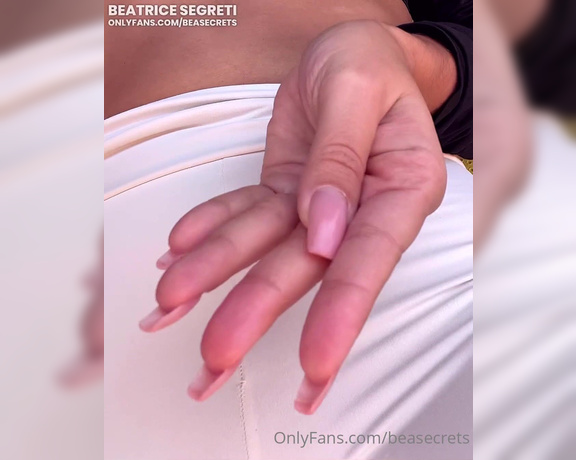 Beatrice Segreti aka beasecrets - 03-08-2023 OnlyFans Video - Regalino per la festa della Donna  Yoga bagnato con Bea è un momento fondamentale della