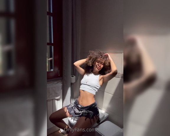 Beatrice Segreti aka beasecrets - 07-21-2023 OnlyFans Video - Guardami negli occhi e dimmi che non hai voglia di correre in chat a giocare