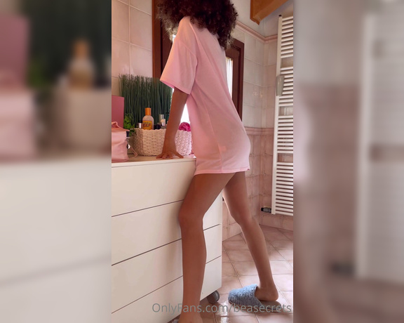 Beatrice Segreti aka beasecrets - 05-30-2023 OnlyFans Video - Quando fai i bagagli e impacchettare completini sexy e giocattolini ti fa venire una strana voglia