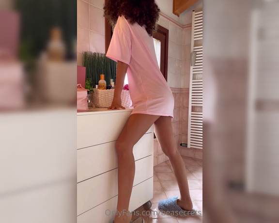 Beatrice Segreti aka beasecrets - 05-30-2023 OnlyFans Video - Quando fai i bagagli e impacchettare completini sexy e giocattolini ti fa venire una strana voglia