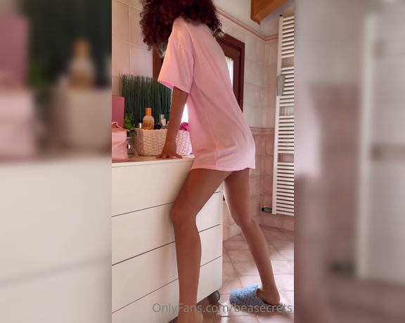 Beatrice Segreti aka beasecrets - 05-30-2023 OnlyFans Video - Quando fai i bagagli e impacchettare completini sexy e giocattolini ti fa venire una strana voglia