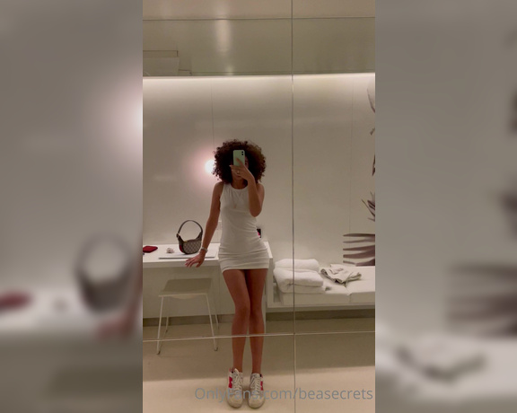 Beatrice Segreti aka beasecrets - 06-28-2023 OnlyFans Video - Se vuoi vedere cosa cè sotto ti consiglio di venire in chat subito