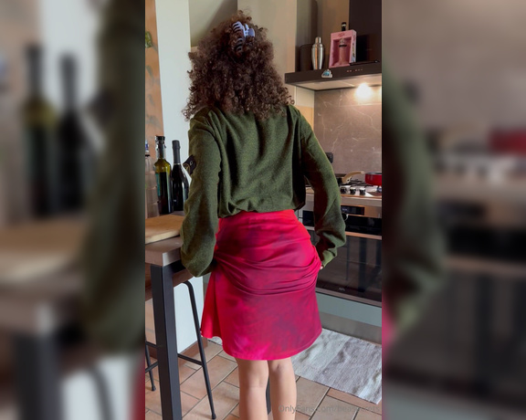 Beatrice Segreti aka beasecrets - 02-24-2024 OnlyFans Video - Ho un debole per la buona cucina  mi scrivi la tua ricetta preferita in chat