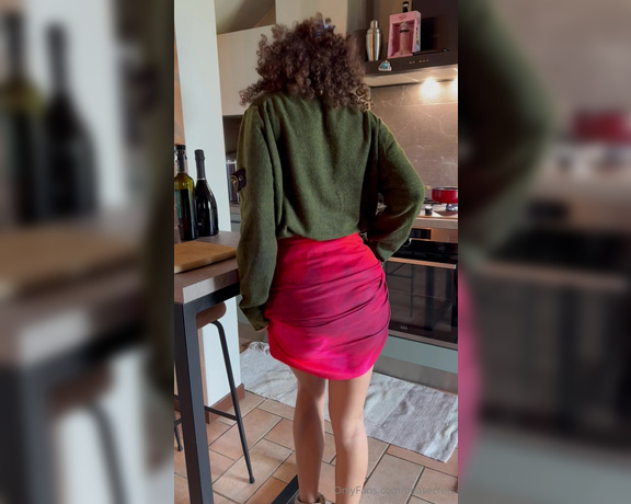 Beatrice Segreti aka beasecrets - 02-24-2024 OnlyFans Video - Ho un debole per la buona cucina  mi scrivi la tua ricetta preferita in chat